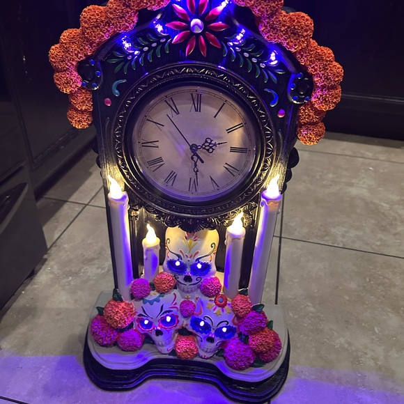 Skull dawn of the dead large clock that lights up - Picture 6 of 6